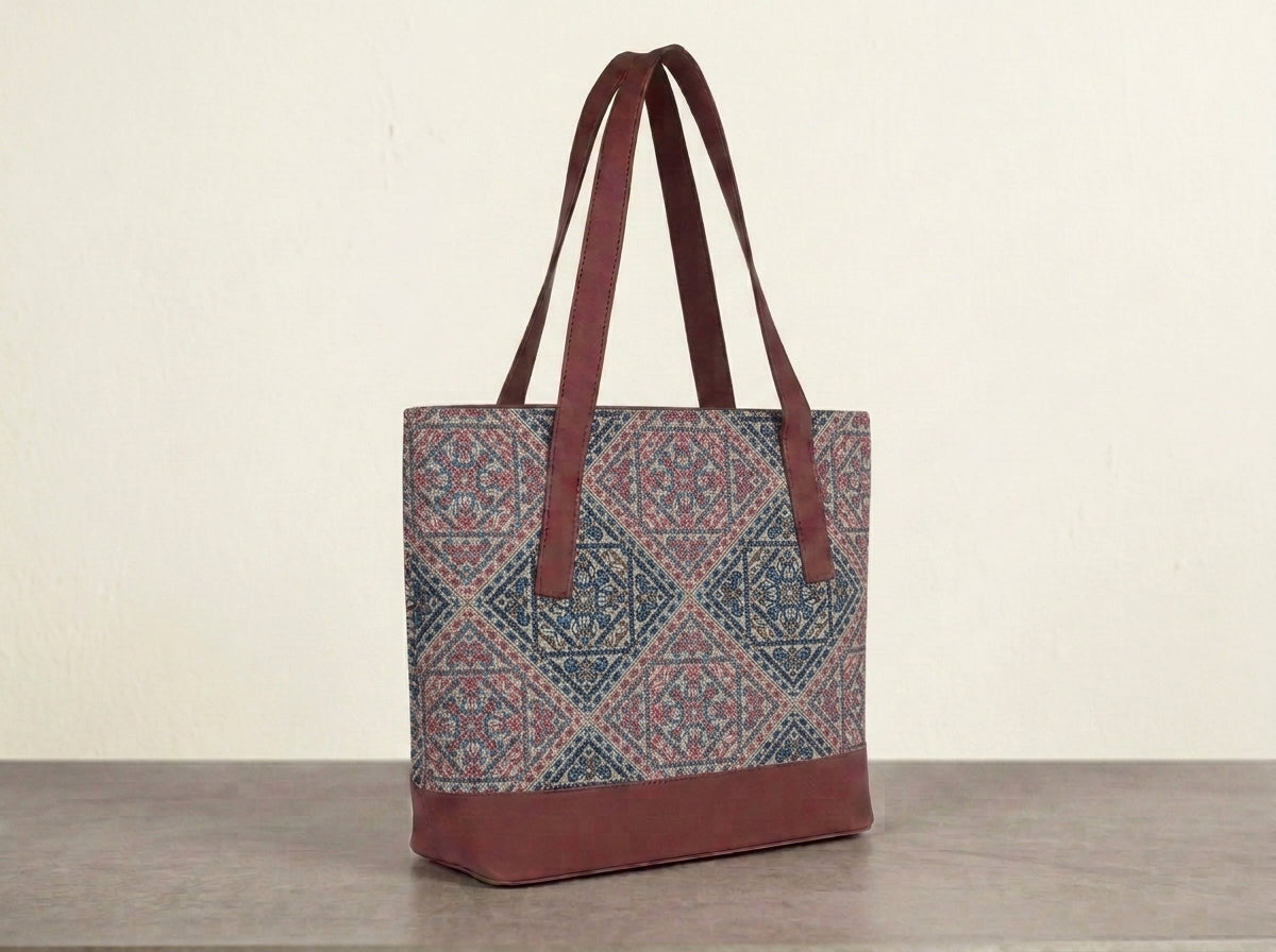 HANDYJUTE Women's Blue and Pink Geometric